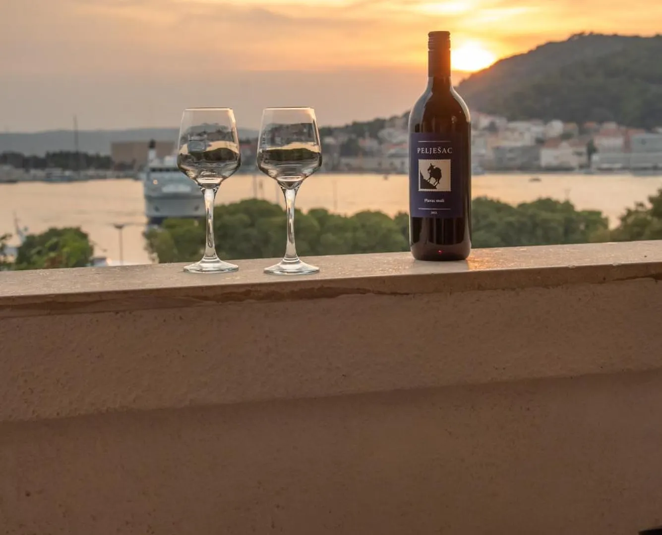 Bregos Superior Apartment - Unique Design 3-Br - Unbelievable Panoramic View Of Split - Walking Distance From Unesco Palace And Bacvice Beach - Free Parking - Buralux Properties 0*,  克罗地亚