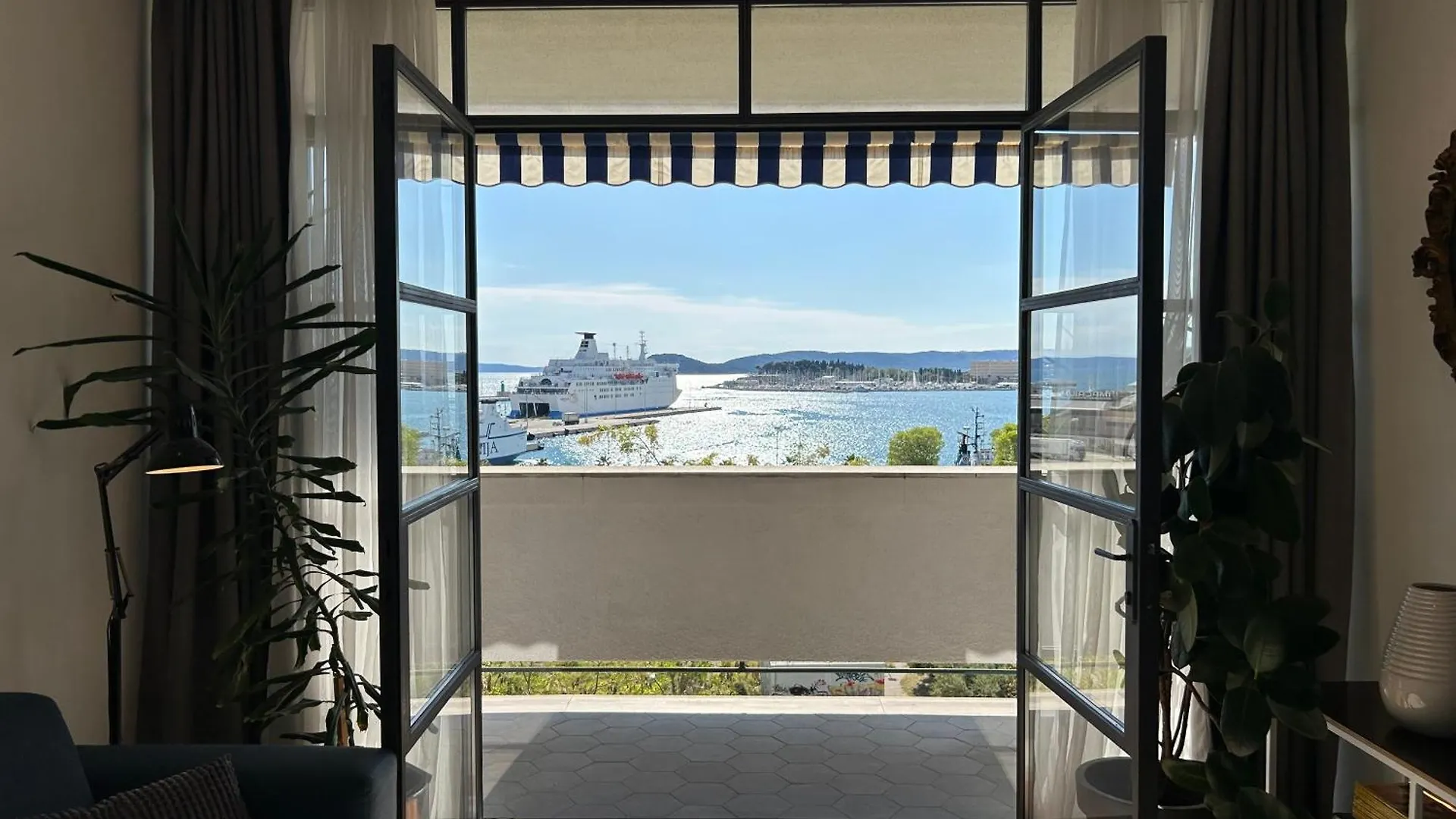Bregos Superior Apartment - Unique Design 3-Br - Unbelievable Panoramic View Of Split - Walking Distance From Unesco Palace And Bacvice Beach - Free Parking - Buralux Properties
