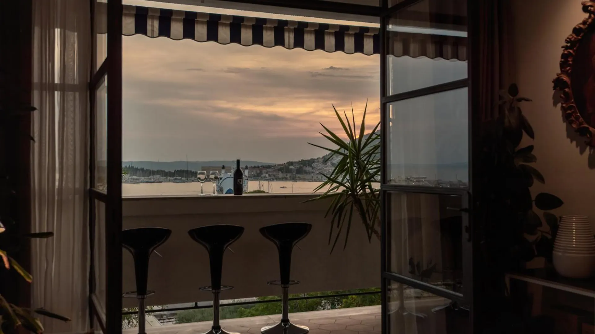 Bregos Superior Apartment - Unique Design 3-Br - Unbelievable Panoramic View Of Split - Walking Distance From Unesco Palace And Bacvice Beach - Free Parking - Buralux Properties