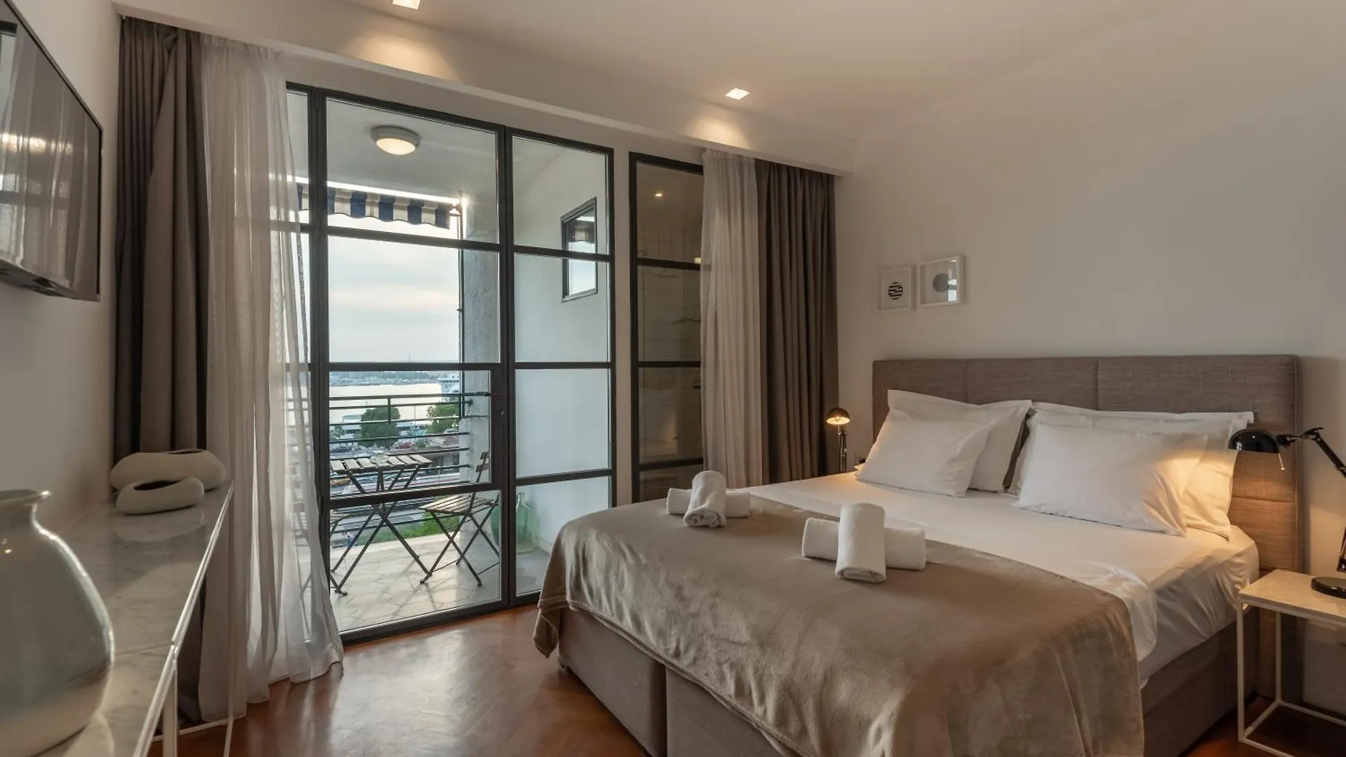 Bregos Superior Apartment - Unique Design 3-Br - Unbelievable Panoramic View Of Split - Walking Distance From Unesco Palace And Bacvice Beach - Free Parking - Buralux Properties 0*,  Horvátország