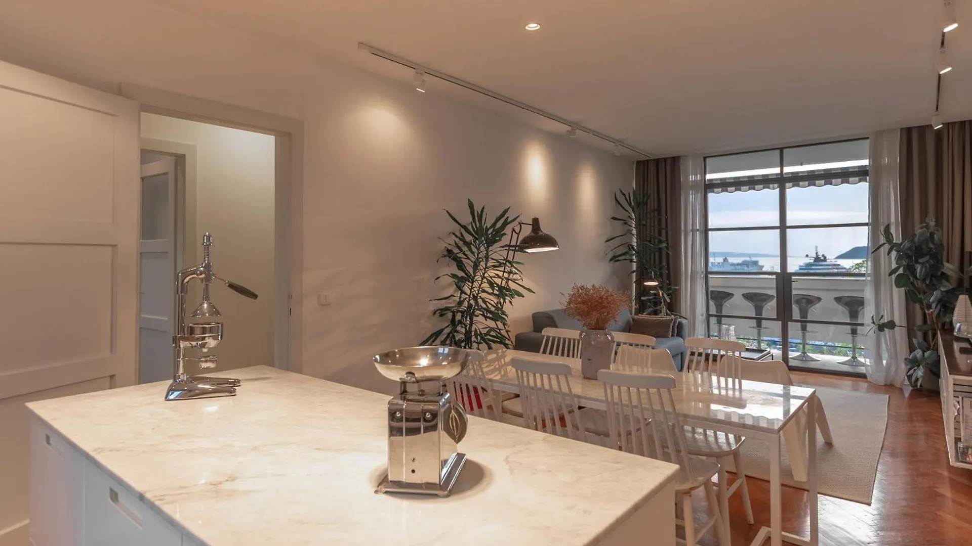 Bregos Superior Apartment - Unique Design 3-Br - Unbelievable Panoramic View Of Split - Walking Distance From Unesco Palace And Bacvice Beach - Free Parking - Buralux Properties