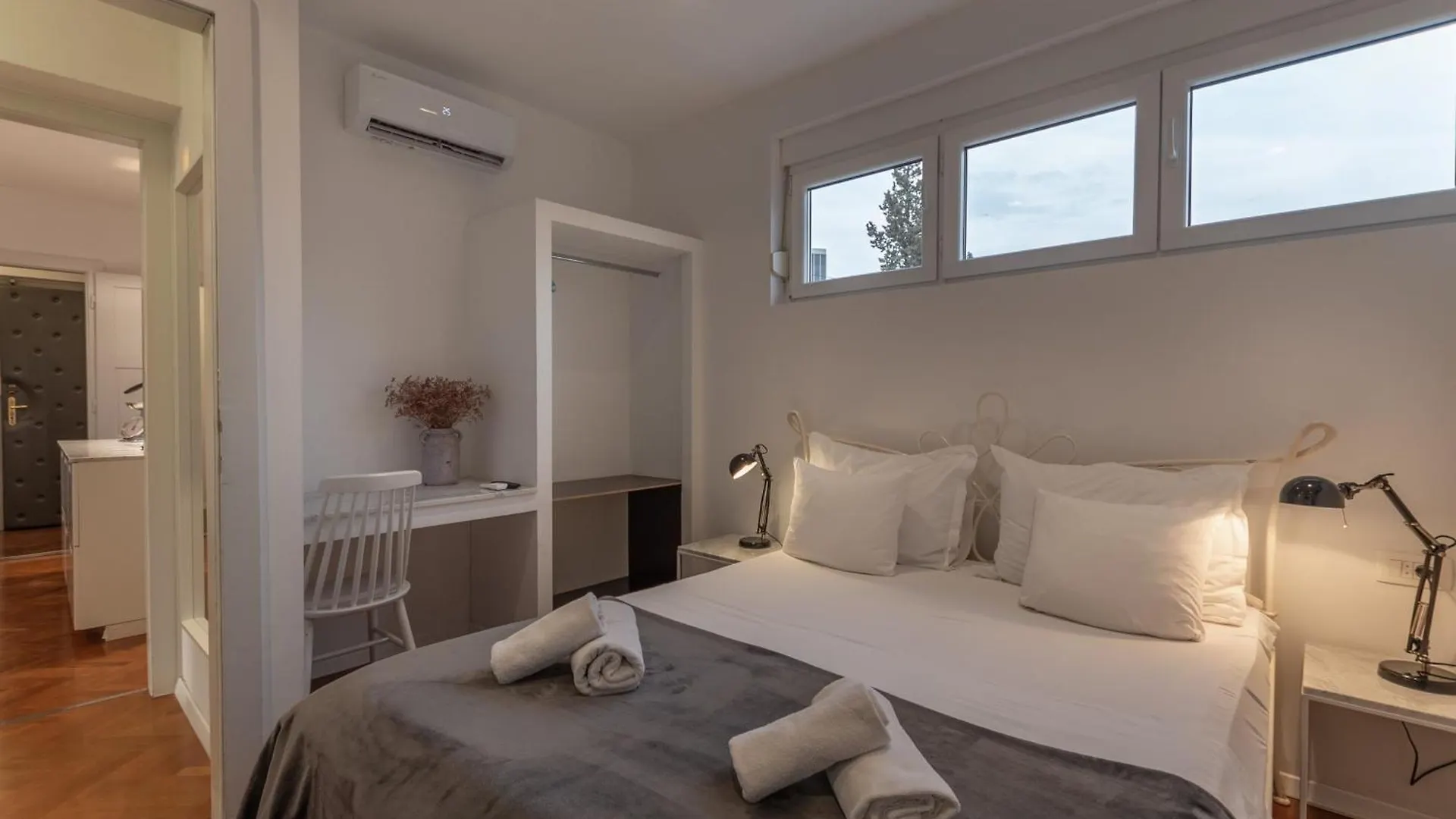 Bregos Superior Apartment - Unique Design 3-Br - Unbelievable Panoramic View Of Split - Walking Distance From Unesco Palace And Bacvice Beach - Free Parking - Buralux Properties 0*,