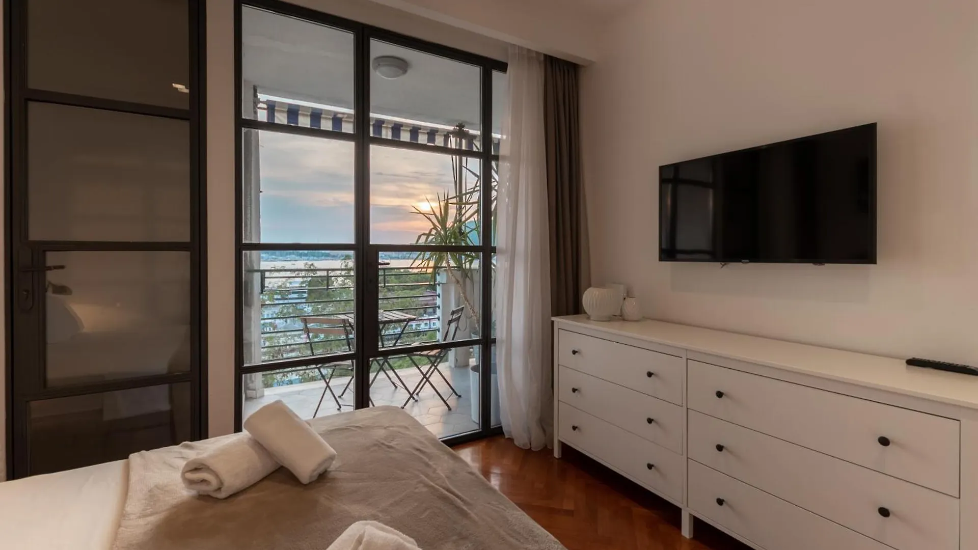 Bregos Superior Apartment - Unique Design 3-Br - Unbelievable Panoramic View Of Split - Walking Distance From Unesco Palace And Bacvice Beach - Free Parking - Buralux Properties